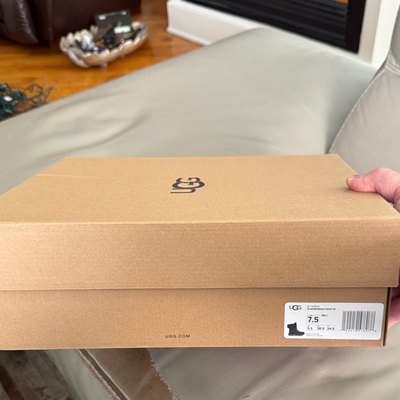 UGG Black Adirondack Winter Boot III - Brand New - Picture 6 of 8
